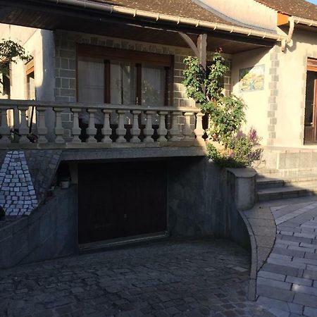 Appartement Independant Chez L'Habitant Безон Екстериор снимка