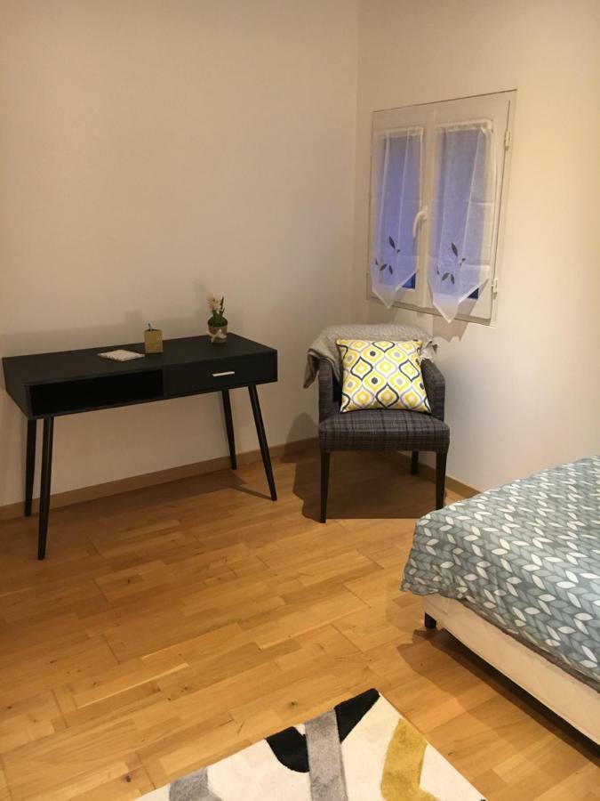Appartement Independant Chez L'Habitant Безон Екстериор снимка